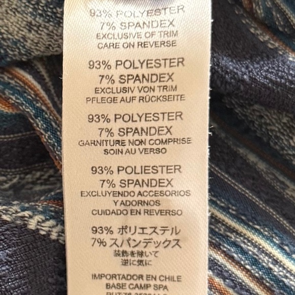 sherpa adventure gear dress, with zippered side pocket, size Medium - Picture 8 of 9